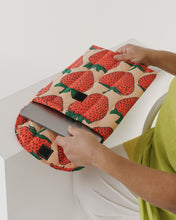 Load image into Gallery viewer, Puffy Laptop Sleeve / Strawberry 16" (Large)