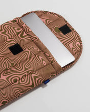 Load image into Gallery viewer, Puffy Laptop Sleeve / Trippy Swirl Salmon 16" (Large)