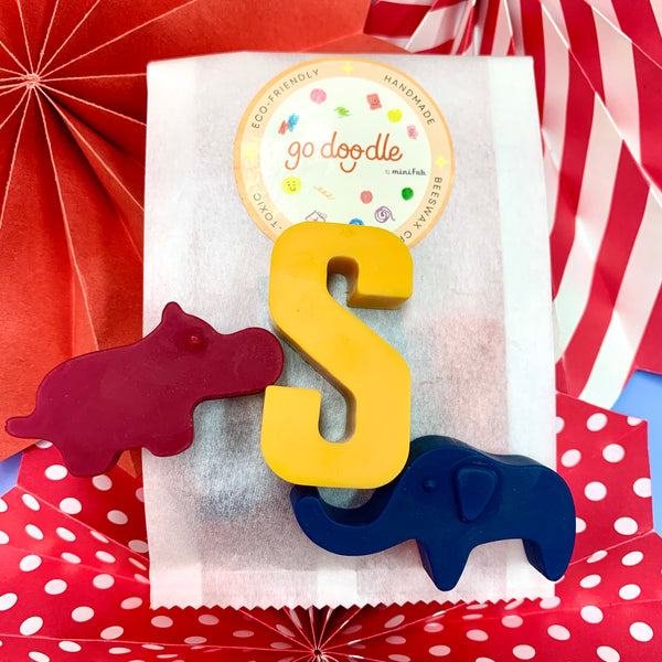 Personalised Initial Letter Crayon Party Favor Bag (min. order of 8 packs)