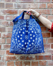 Load image into Gallery viewer, Mam / Paisley Print / Navy
